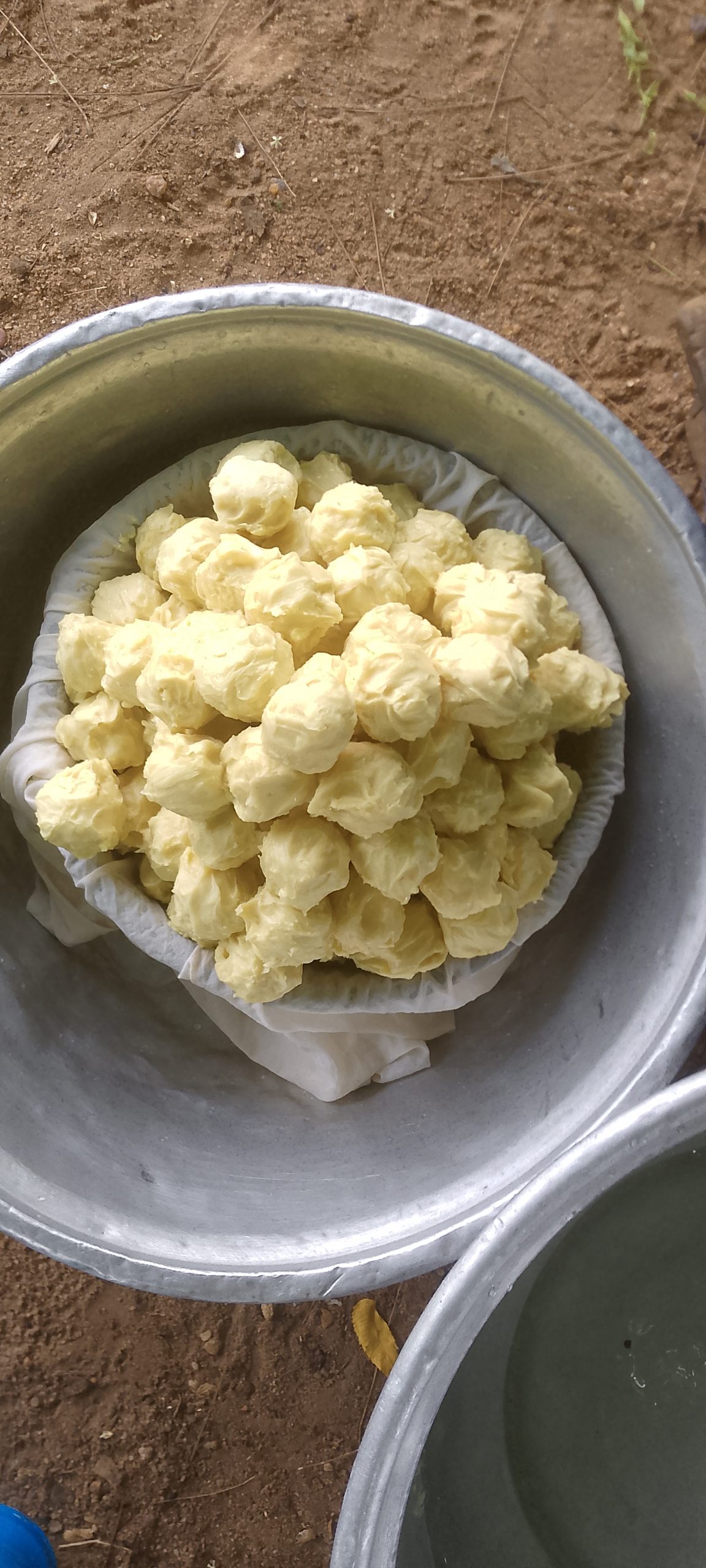 Unbranded shea butter pieces in a bowl