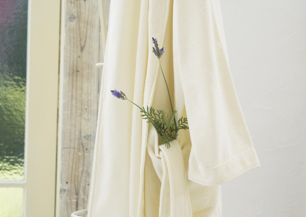 Lavender sprigs tucked into a soft linen towel for a clean beauty shower concept